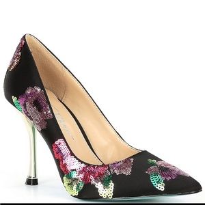 Betsy Johnson Jonas pump